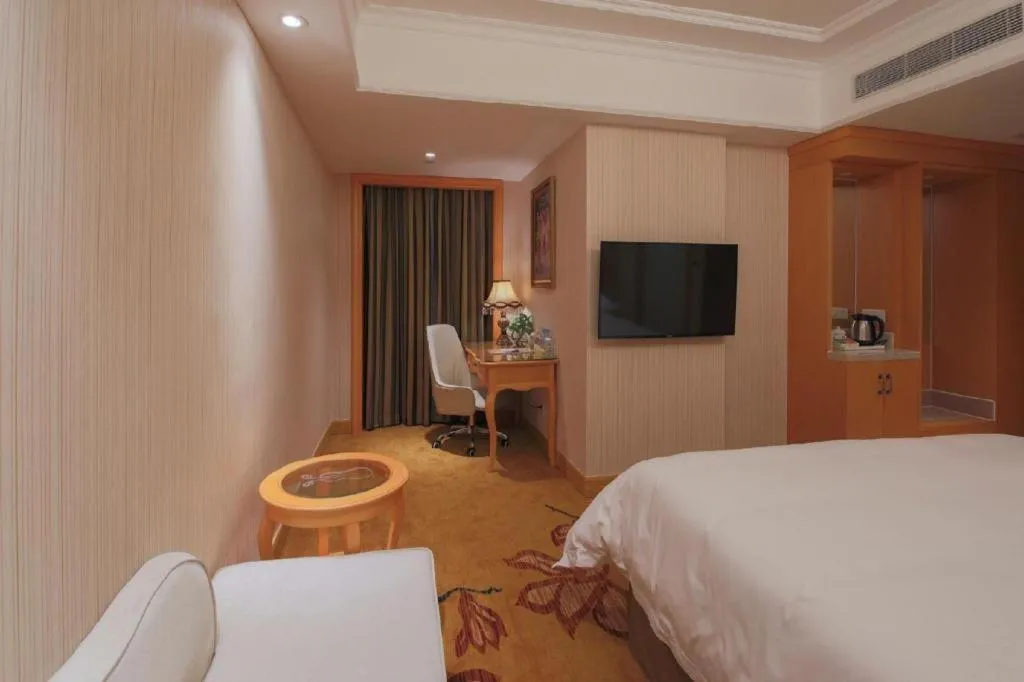 Bed in Vienna Hotel Shenzhen Qinghu Metro Station