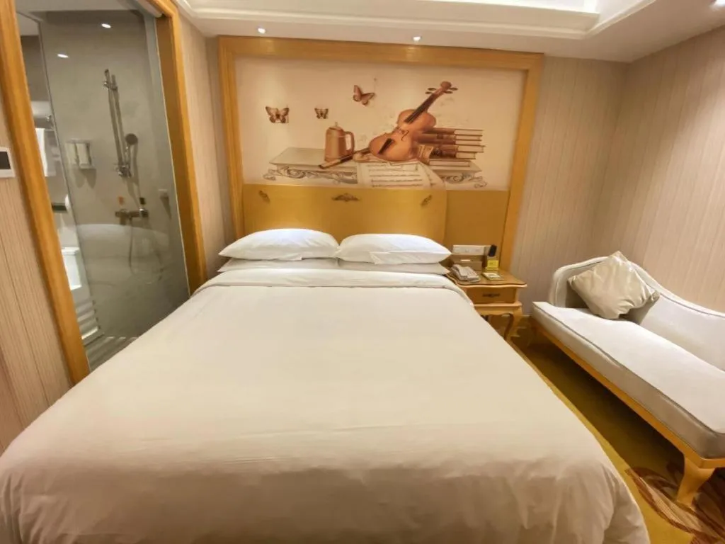 Bed in Vienna Hotel Shenzhen Qinghu Metro Station
