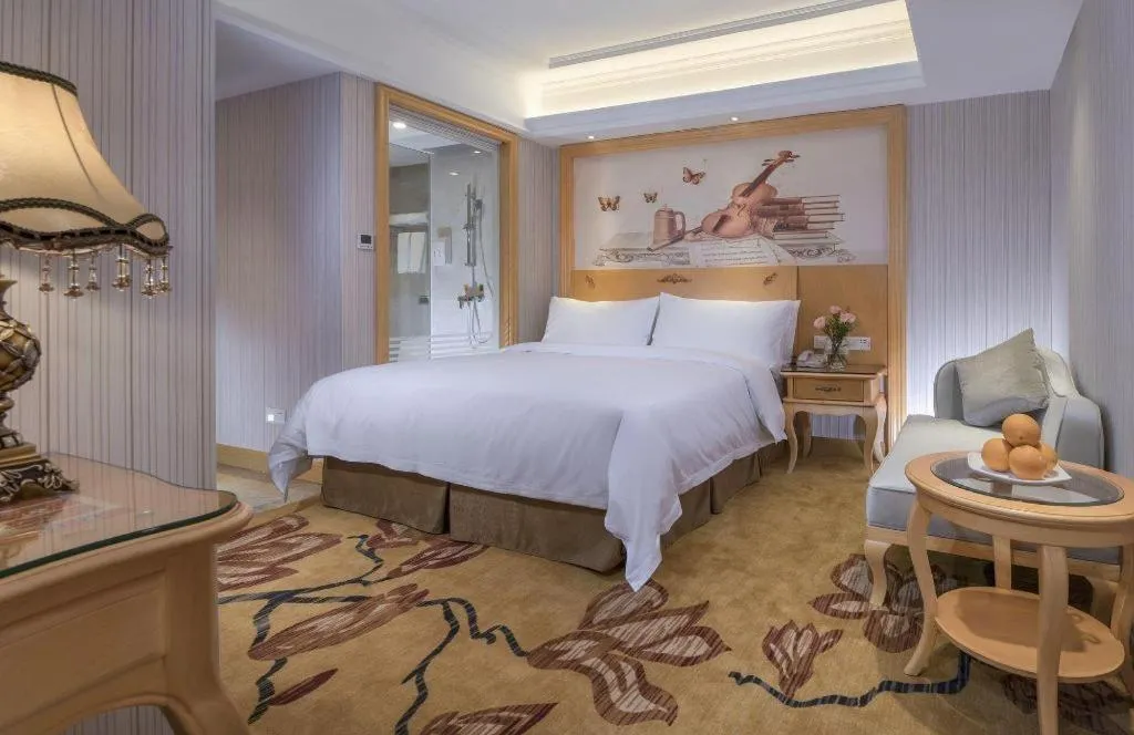 Bed in Vienna Hotel Shenzhen Qinghu Metro Station