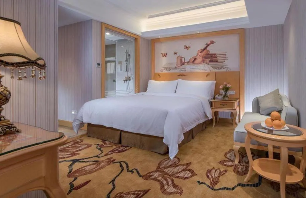 Bed in Vienna Hotel Shenzhen Qinghu Metro Station