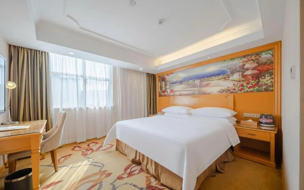 Bed in Vienna Hotel Shenzhen Guanlan Shanshuitianyuan Xintian