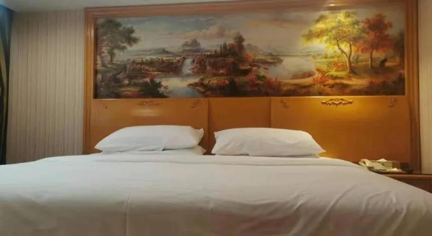 Bed in Vienna Hotel Shenzhen Guanlan Shanshuitianyuan Xintian