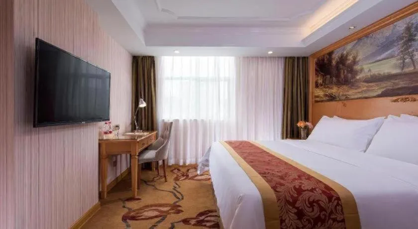 Bed in Vienna Hotel Shenzhen Guanlan Shanshuitianyuan Xintian
