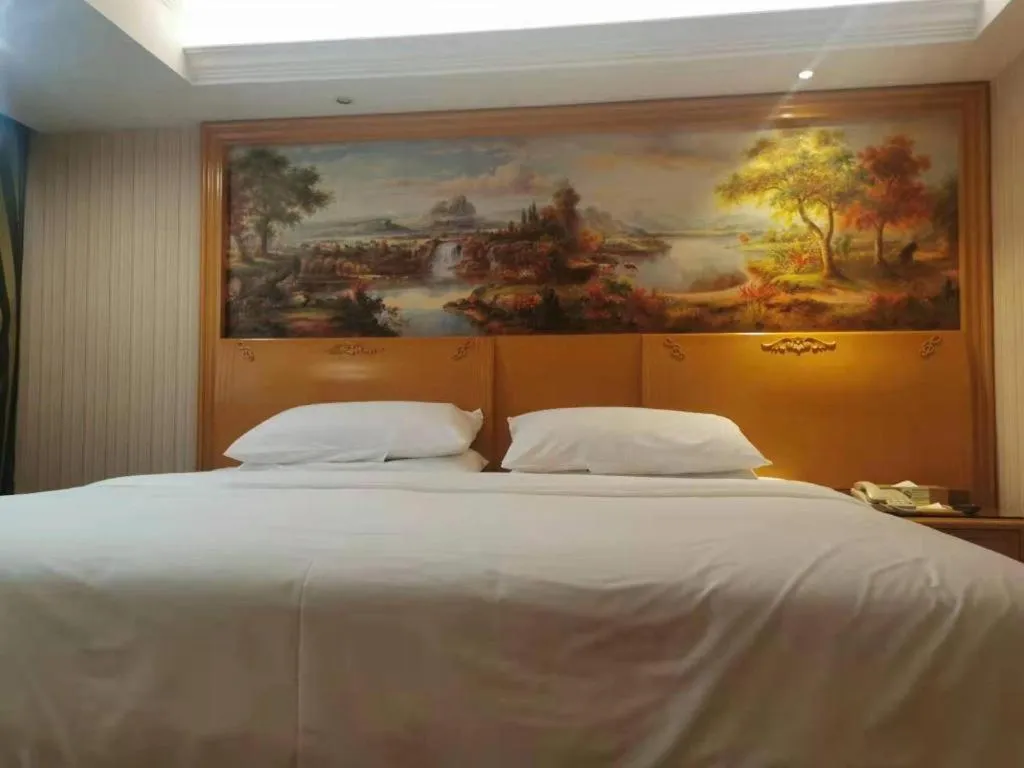 Bed in Vienna Hotel Shenzhen Guanlan Shanshuitianyuan Xintian
