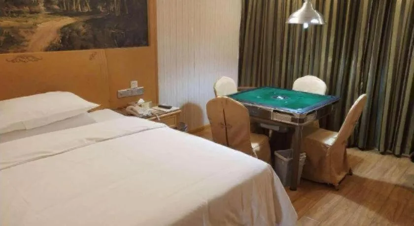 Bed in Vienna Hotel Shenzhen Guanlan Shanshuitianyuan Xintian