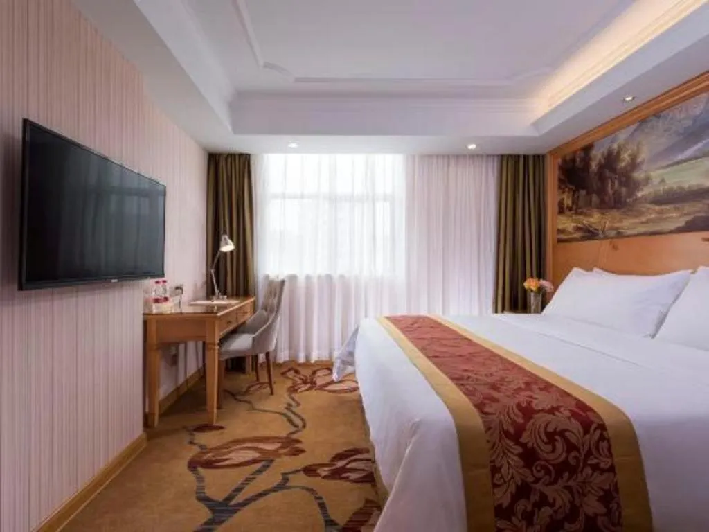 Bed in Vienna Hotel Shenzhen Guanlan Shanshuitianyuan Xintian
