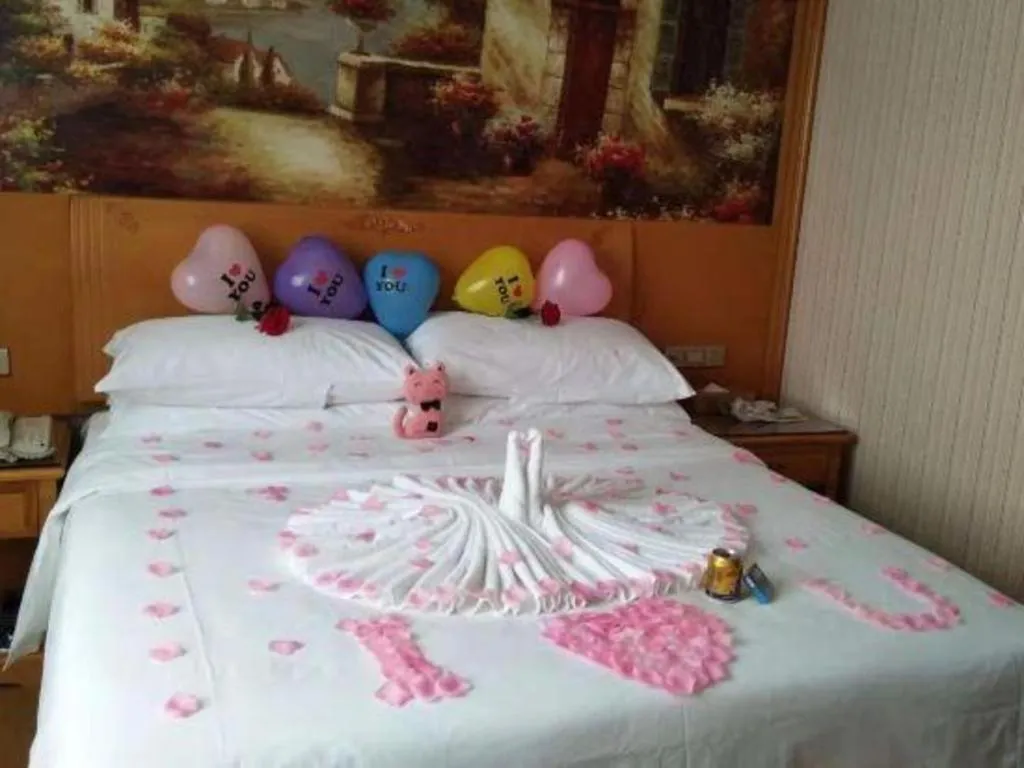 Bed in Vienna Hotel Shenzhen Guanlan Shanshuitianyuan Xintian