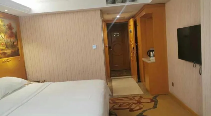 Bed in Vienna Hotel Shenzhen Guanlan Shanshuitianyuan Xintian