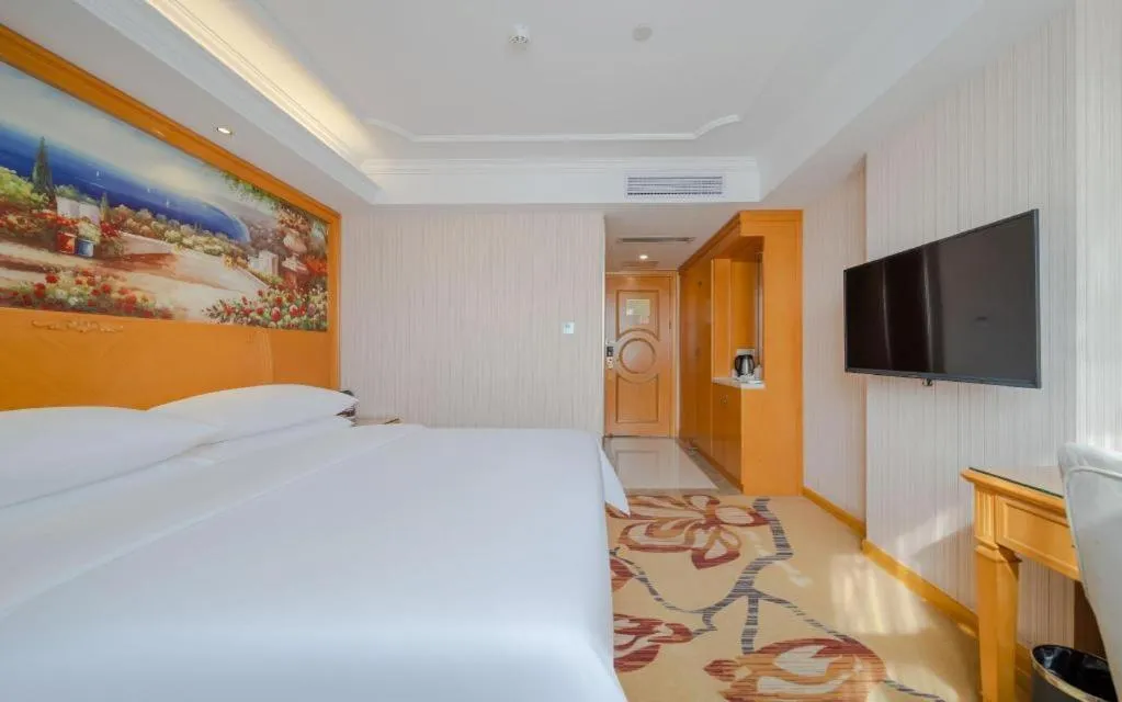Bed in Vienna Hotel Shenzhen Guanlan Shanshuitianyuan Xintian