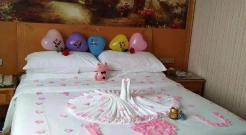 Bed in Vienna Hotel Shenzhen Guanlan Shanshuitianyuan Xintian