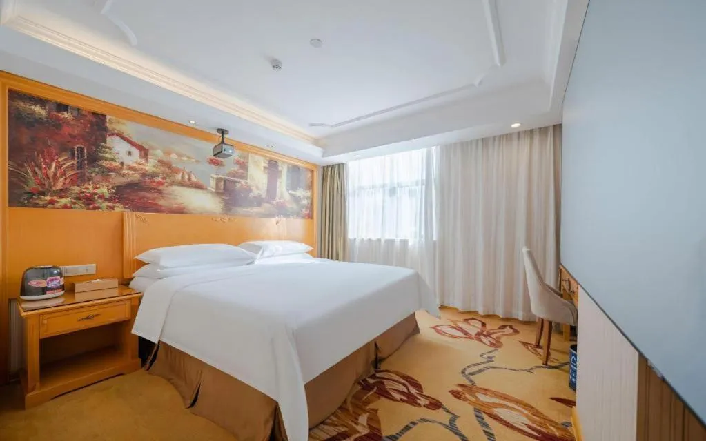 Bed in Vienna Hotel Shenzhen Guanlan Shanshuitianyuan Xintian