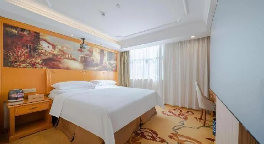 Bed in Vienna Hotel Shenzhen Guanlan Shanshuitianyuan Xintian