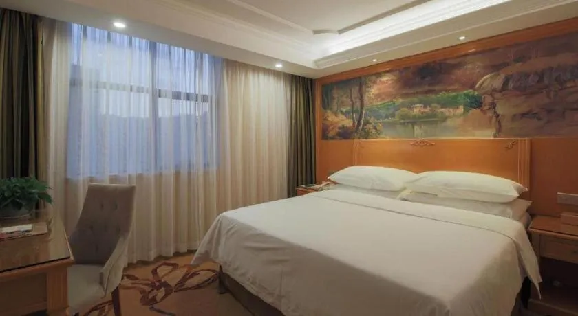 Bed in Vienna Hotel Shenzhen Guanlan Shanshuitianyuan Xintian