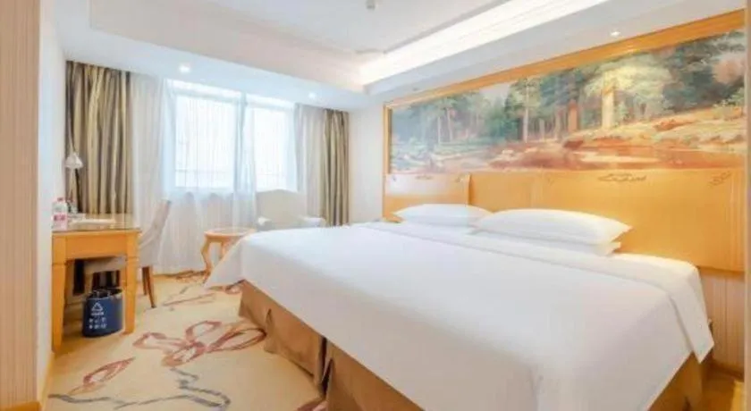 Bed in Vienna Hotel Shenzhen Guanlan Shanshuitianyuan Xintian