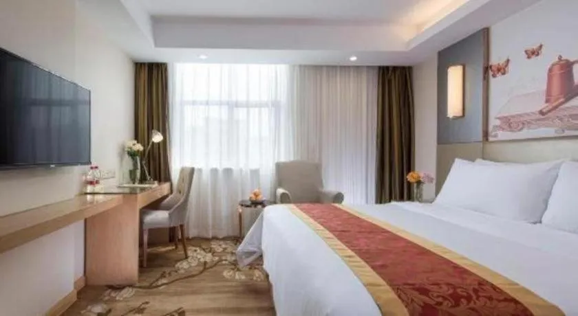 Bed in Vienna Hotel Shenzhen Guanlan Shanshuitianyuan Xintian