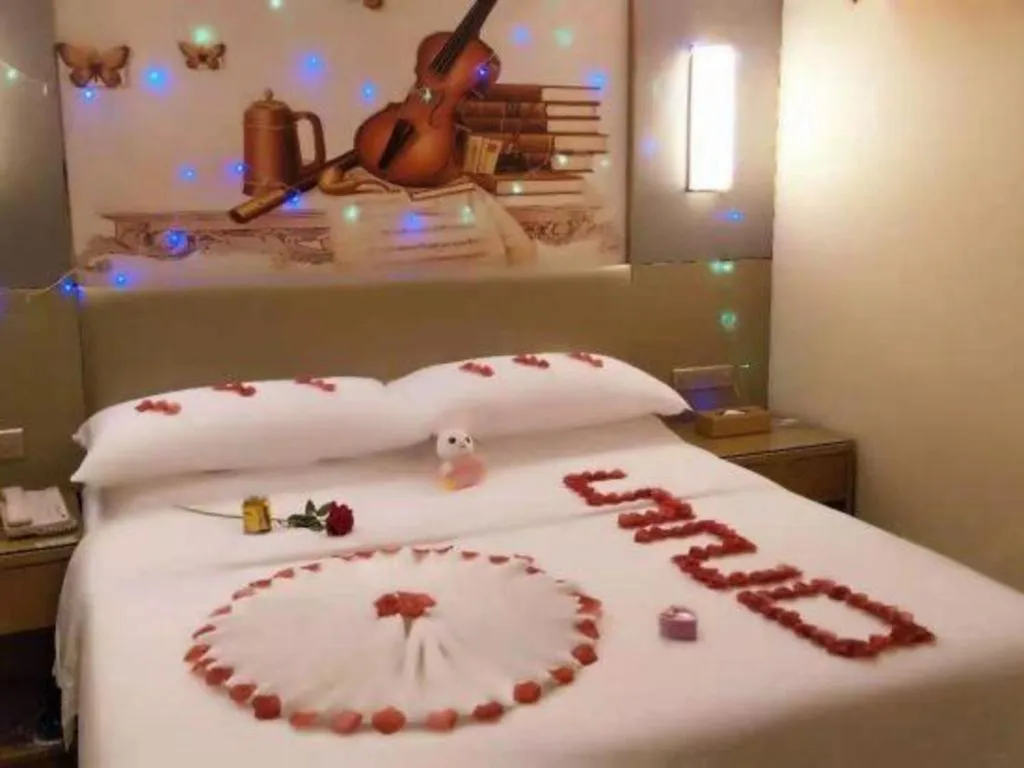 Bed in Vienna Hotel Shenzhen Guanlan Shanshuitianyuan Xintian