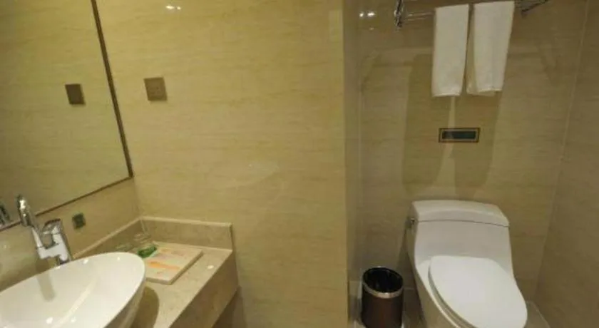 Vienna Hotel Chengdu Xinjin Old Pier Liujianian Metro Station