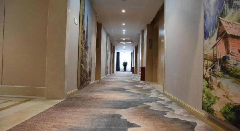 Vienna Hotel Chengdu Xinjin Old Pier Liujianian Metro Station