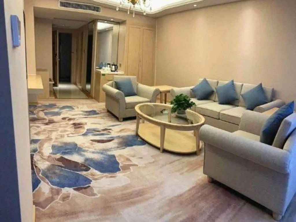 Vienna Hotel Chengdu Xinjin Old Pier Liujianian Metro Station