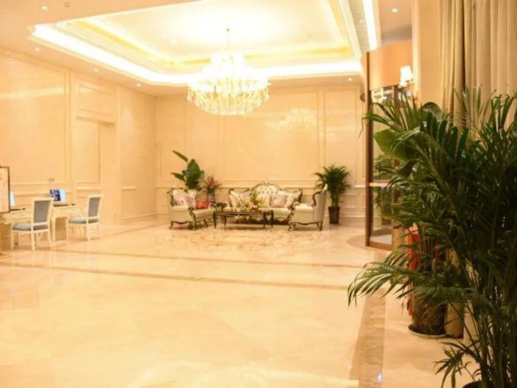 Vienna Hotel Chengdu Xinjin Old Pier Liujianian Metro Station