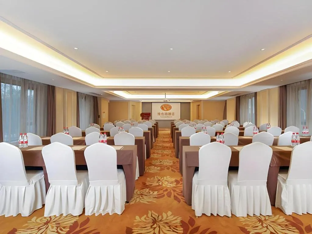 Vienna Hotel Chengdu Xinjin Old Pier Liujianian Metro Station