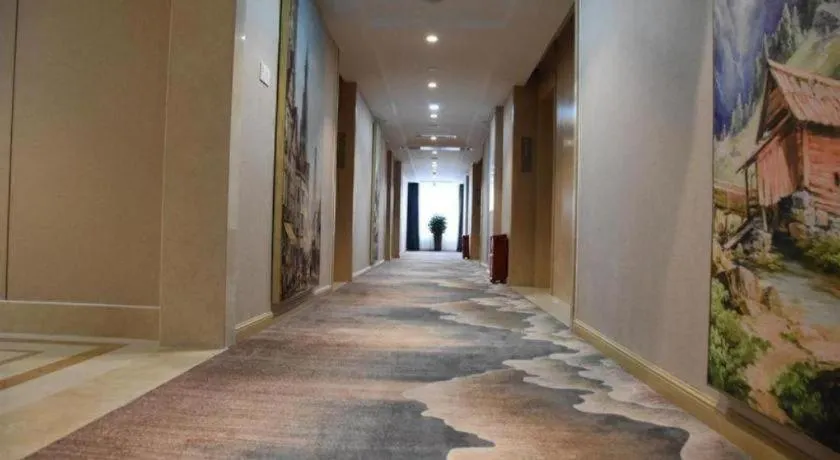 Vienna Hotel Chengdu Xinjin Old Pier Liujianian Metro Station