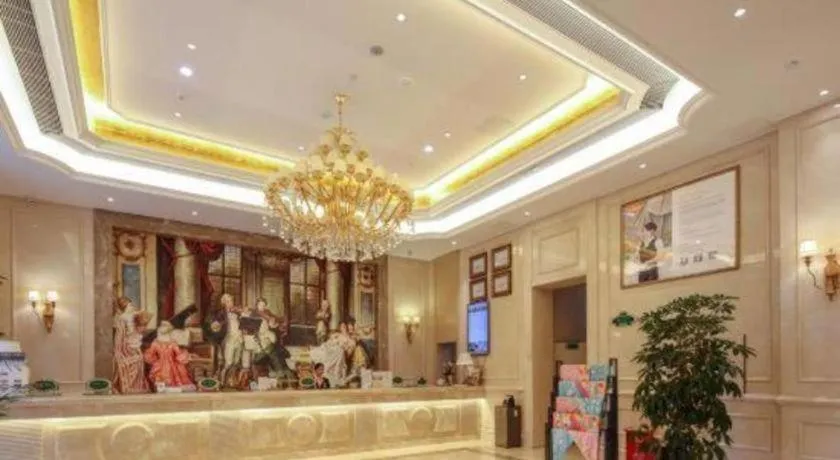 Vienna Hotel Chengdu Xinjin Old Pier Liujianian Metro Station