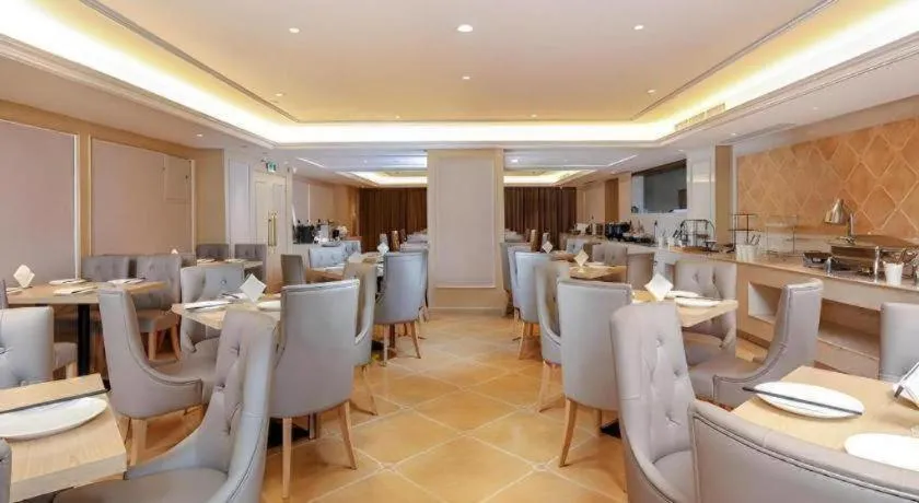 Vienna Hotel Chengdu Xinjin Old Pier Liujianian Metro Station