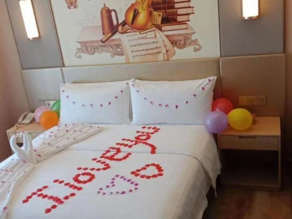 Bed in Vienna Hotel Chengdu Xinjin Old Pier Liujianian Metro Station