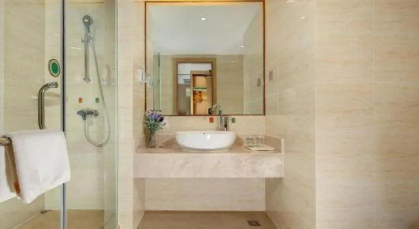 Vienna Hotel Chengdu Xinjin Old Pier Liujianian Metro Station