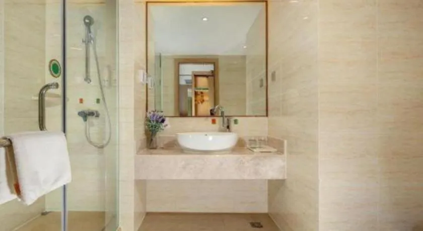 Vienna Hotel Chengdu Xinjin Old Pier Liujianian Metro Station