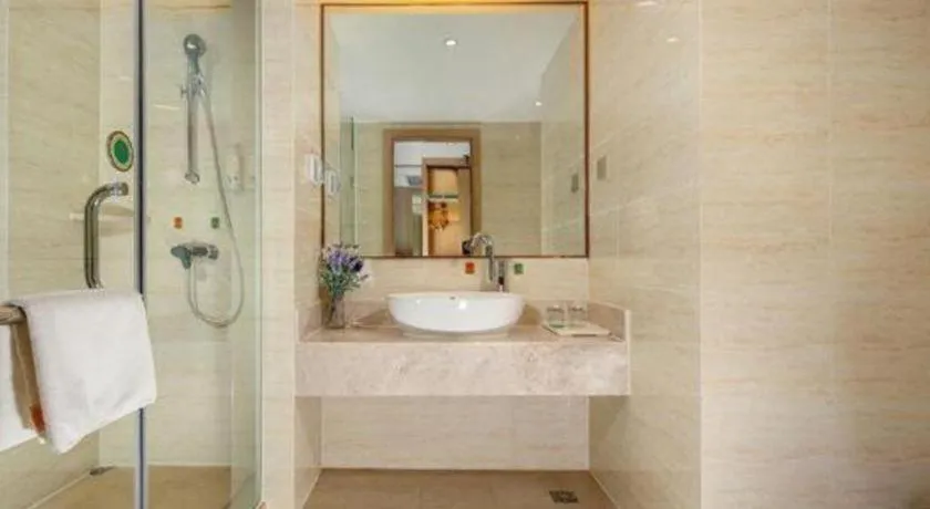 Vienna Hotel Chengdu Xinjin Old Pier Liujianian Metro Station