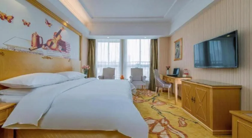 Bed in Vienna Hotel Wuhan Huazhong Normal University Huquan Metro Station