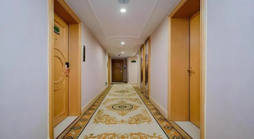 Vienna Hotel Wuhan Huazhong Normal University Huquan Metro Station