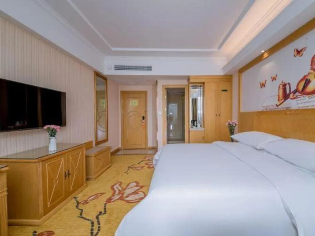 Bed in Vienna Hotel Wuhan Huazhong Normal University Huquan Metro Station