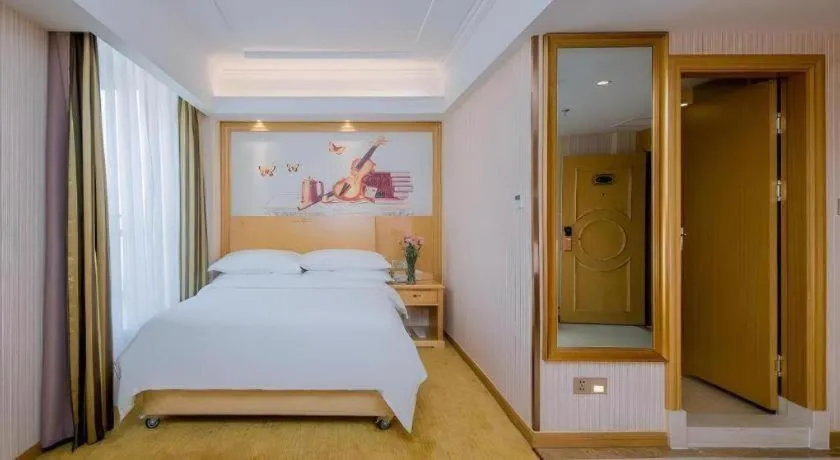 Bed in Vienna Hotel Wuhan Huazhong Normal University Huquan Metro Station