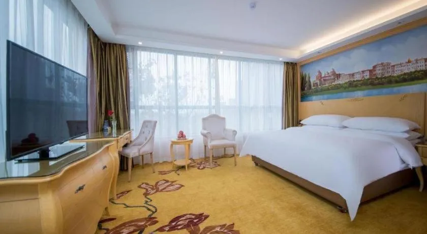 Bed in Vienna Hotel Wuhan Huazhong Normal University Huquan Metro Station