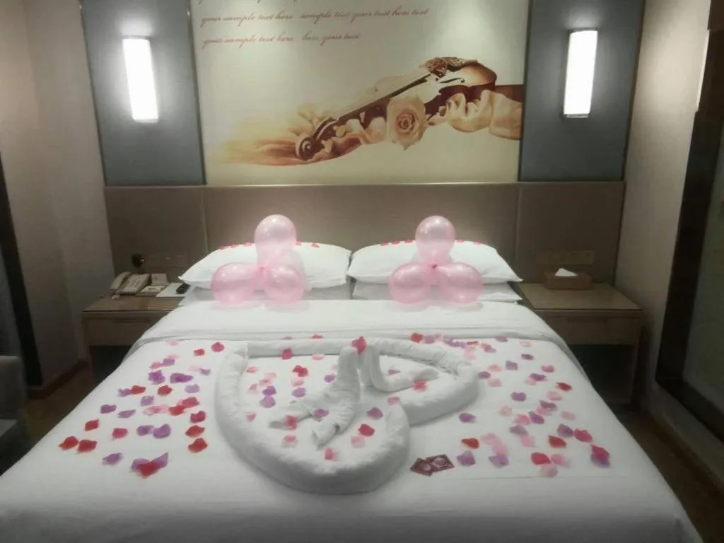 Bed in Vienna Hotel Chongqing Shiqiaopu Metro Station