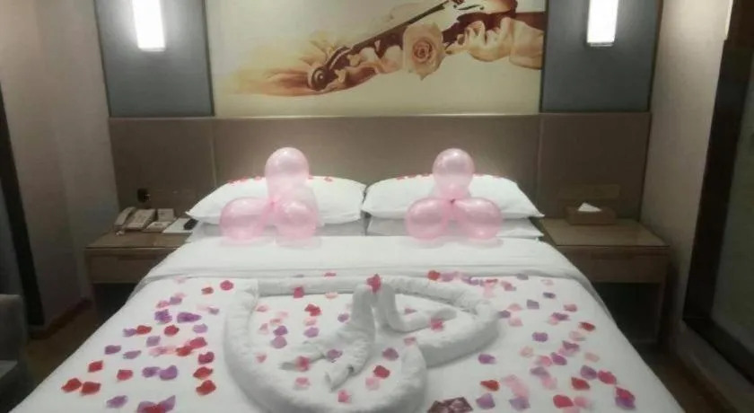 Bed in Vienna Hotel Chongqing Shiqiaopu Metro Station