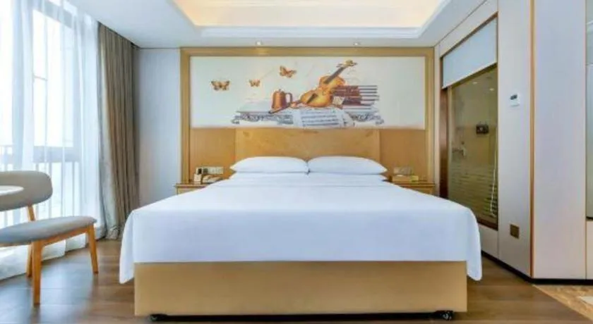 Bed in Vienna Hotel Chongqing Yangjiaping Pedestrian Street Light Railway Station