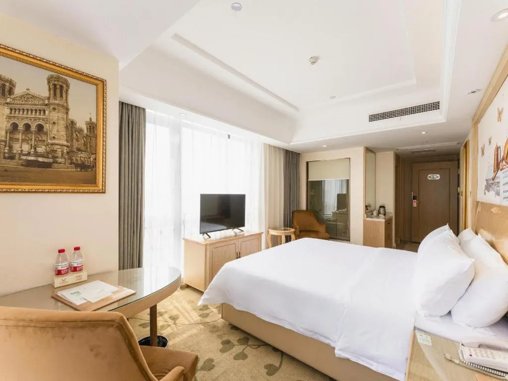 Bed in Vienna Hotel Chongqing Yangjiaping Pedestrian Street Light Railway Station