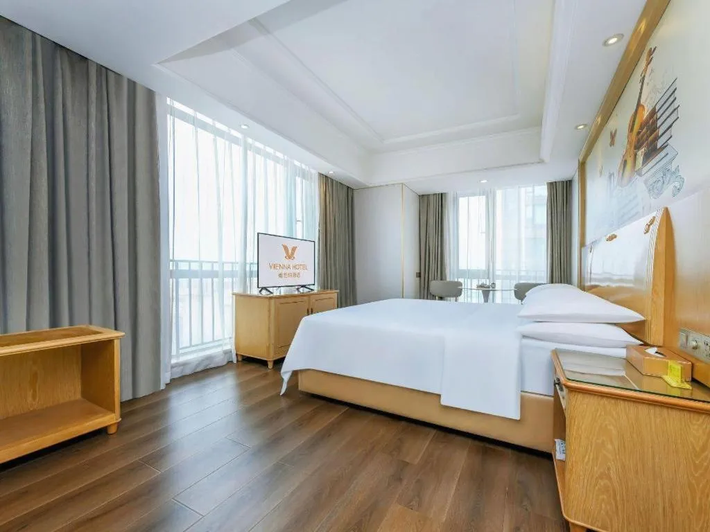 Bed in Vienna Hotel Chongqing Yangjiaping Pedestrian Street Light Railway Station