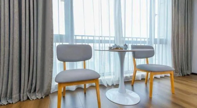 Vienna Hotel Chongqing Yangjiaping Pedestrian Street Light Railway Station