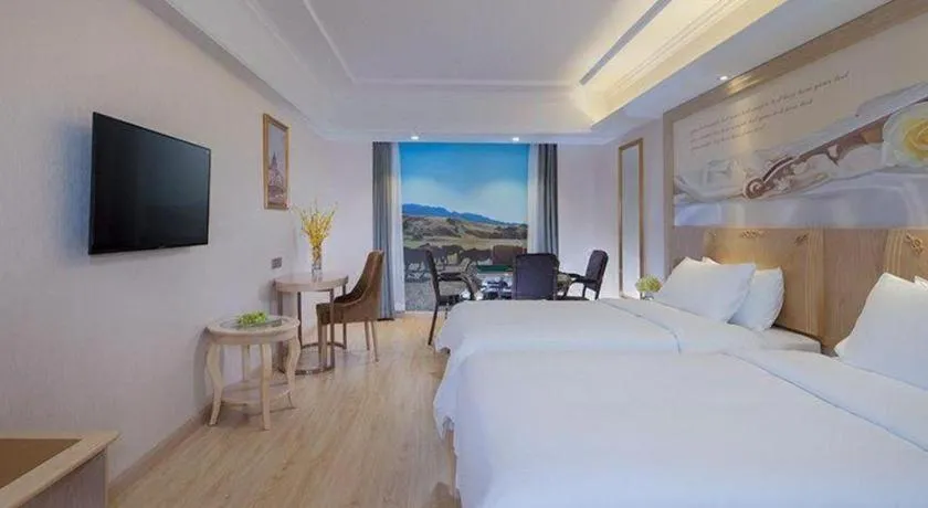 Bed in Vienna Hotel Chongqing Yangjiaping Pedestrian Street Light Railway Station