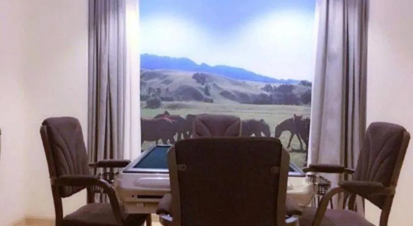 Vienna Hotel Chongqing Yangjiaping Pedestrian Street Light Railway Station