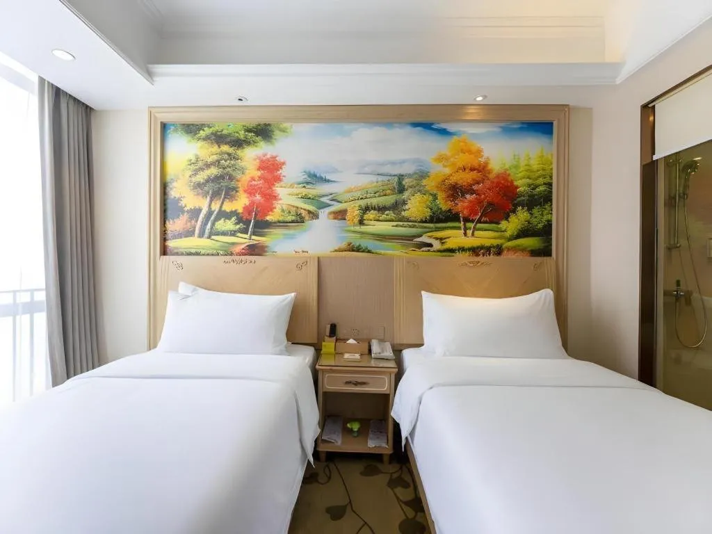 Bed in Vienna Hotel Chongqing Yangjiaping Pedestrian Street Light Railway Station