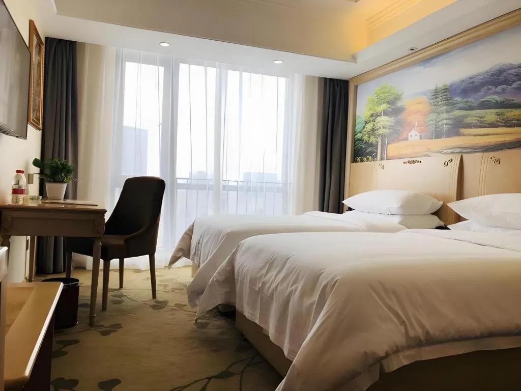 Bed in Vienna Hotel Chongqing Yangjiaping Pedestrian Street Light Railway Station