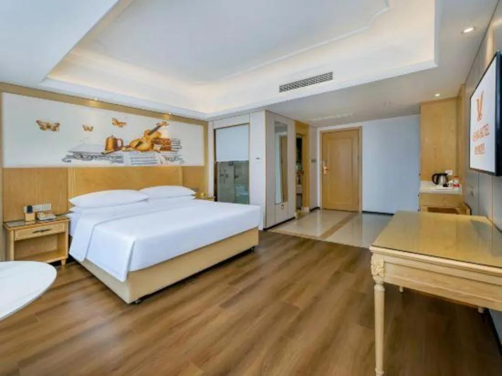 Bed in Vienna Hotel Chongqing Yangjiaping Pedestrian Street Light Railway Station