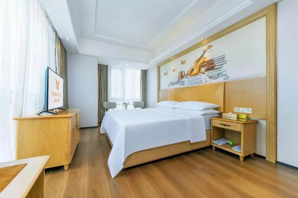 Bed in Vienna Hotel Chongqing Yangjiaping Pedestrian Street Light Railway Station