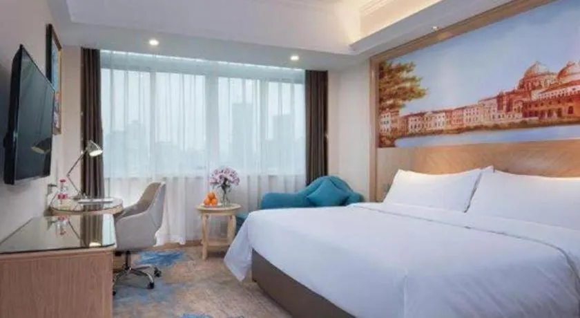 Bed in Vienna Hotel Chongqing Yangjiaping Pedestrian Street Light Railway Station